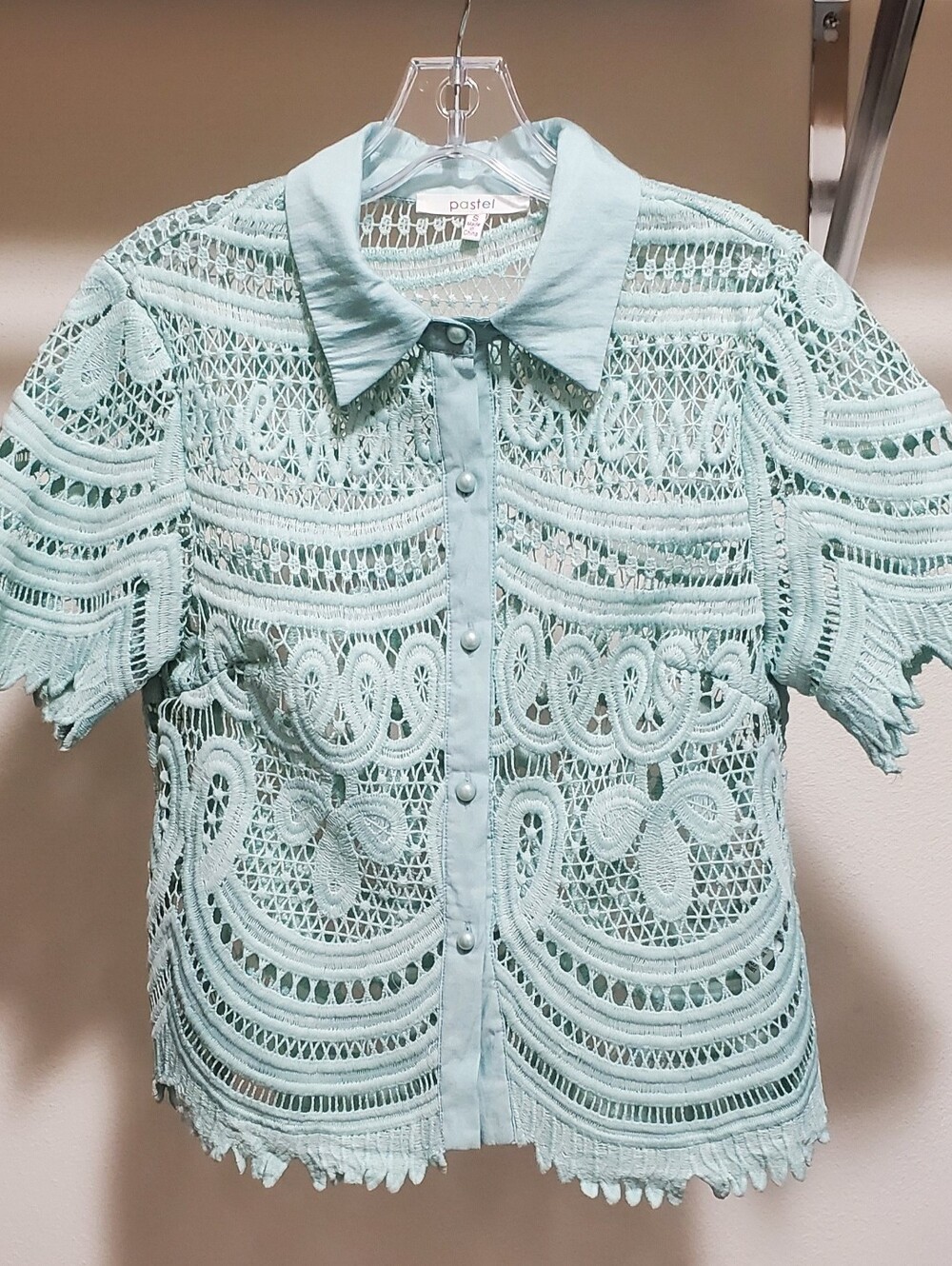 Pastel Mint Green Lace Button-Down Top Short Sleeve Womans Size Small
